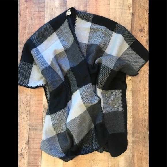 Woolrich Blanket Wrap Cape Reversible Black/Grey One Size Cozy Soft - Picture 4 of 5